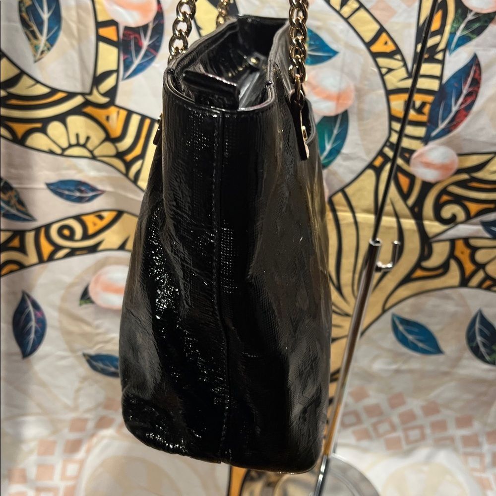 Michael Kors Jet Set Chain Tote in black patent leather with gold hardware. - Picture 6 of 16
